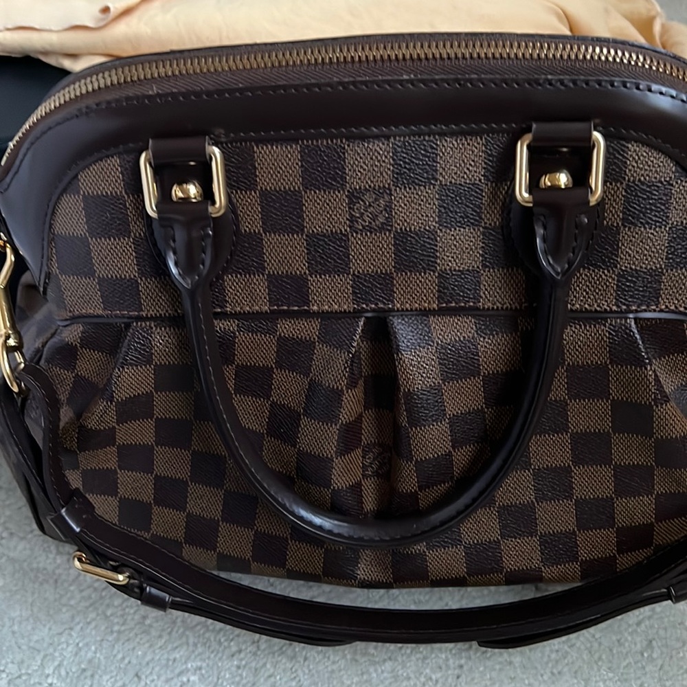 Authentic LV Trevi pm Damier bag.